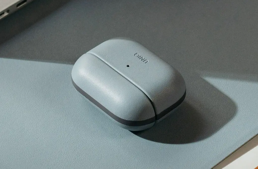 imgi_15_Web_Deck_Lyden_DE_AirPods_Case_2.webp