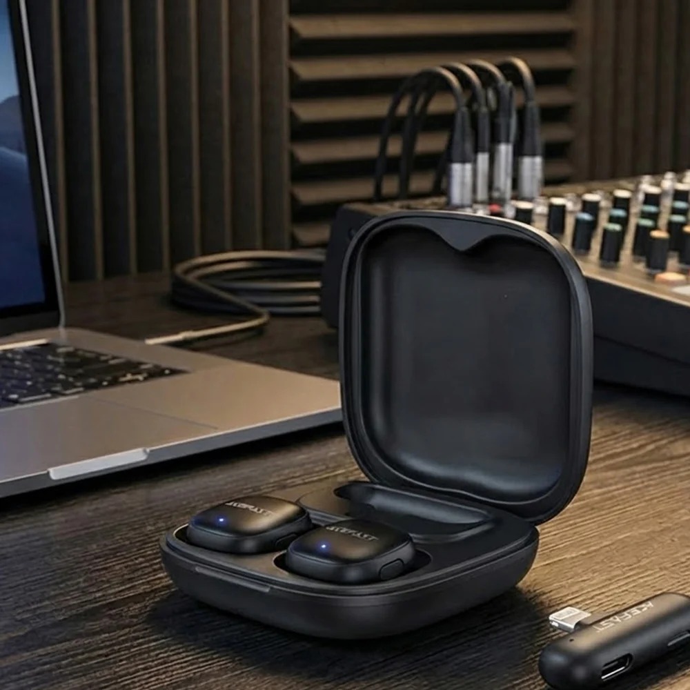 AceFast R1 wireless lavalier microphones Lightning
