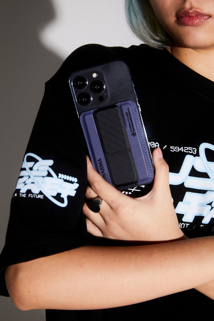 SkinArma Kado Mag-Charge Card Holder With Grip Stand - Hologram 