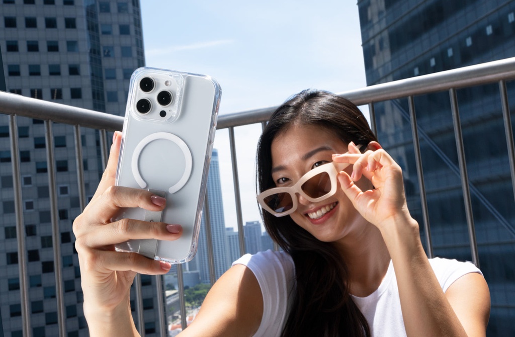 Uniq Hybrid Eleva MagSafe Case with Vertical Stand for iPhone 16 Pro Max – Carbon Black